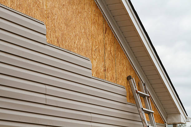 24/7 Emergency Siding Repair experts in Naperville, IL